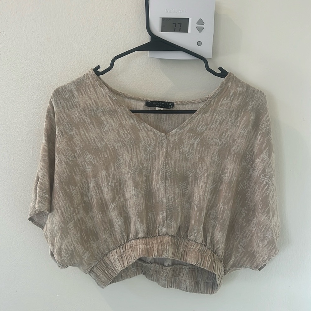 Cropped flowy top.